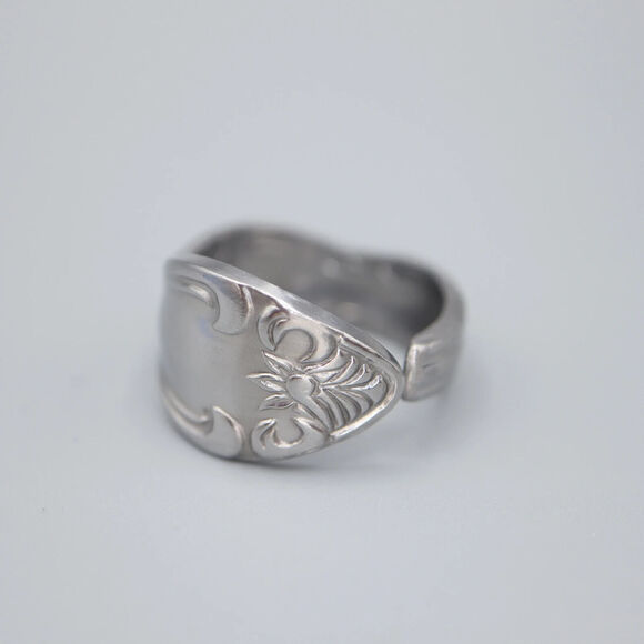 Royal Coronation Spoon Ring Size 11 Floral Leaf Stainless Steel Polished Vintage - Picture 6 of 10